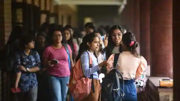 കുസാറ്റിൽ ആർത്തവ അവധി; കേരളത്തിൽ ഇതാദ്യം; ഓരോ സെമിസ്റ്ററിലും 2% അധിക അവധി